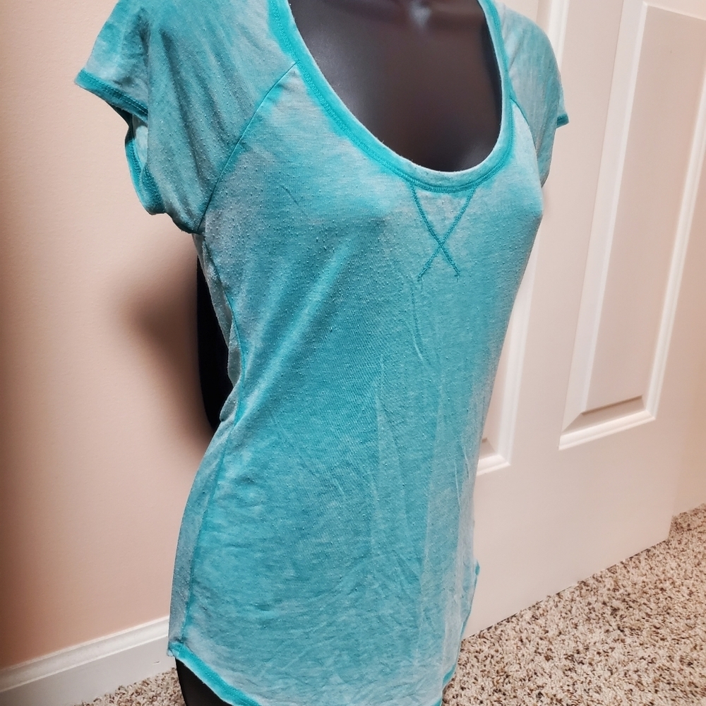 GUESS Distressed T-shirt - Picture 9 of 15